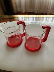 2TASSES NEUVES POUR ENFANT 3.5'HAU POIGNÉES PLASTIQUE $5.00CHAQU