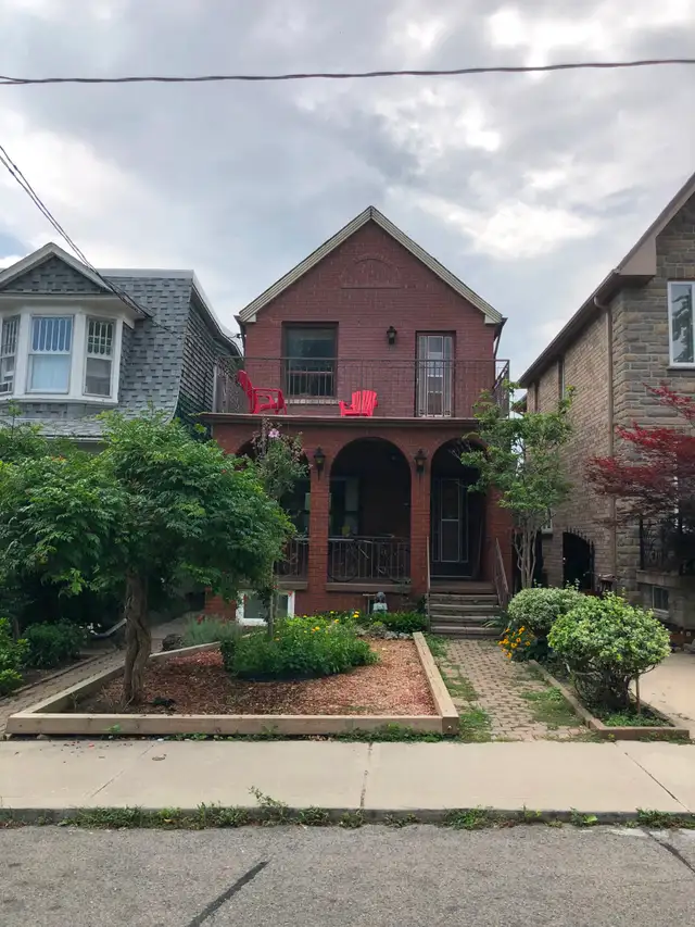3 Bedroom   1 Bath - Home For Lease Dupont and Ossington