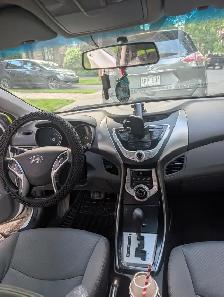 Hyundai Elantra - Photo 2
