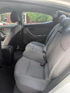 Hyundai Elantra - Photo 3