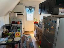 One Bedroom Apartment, Steps to Subway - Photo 4