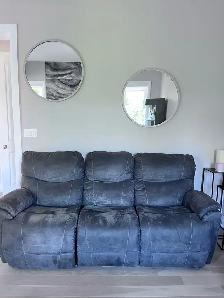 couch with recliners - Photo 2