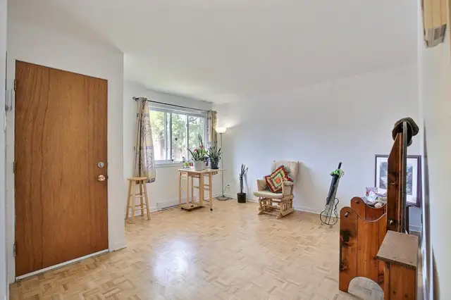 Beau 4½ à louer avec grande cour privée   5 électroménagers
