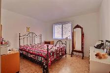 Beau 4½ à louer avec grande cour privée   5 électroménagers - Photo 2