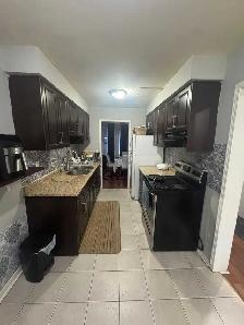 FULL 3 BEDROOM RECENTLY RENOVATED TOWNHOUSE RENTAL IN BRAMPTON - Photo 3