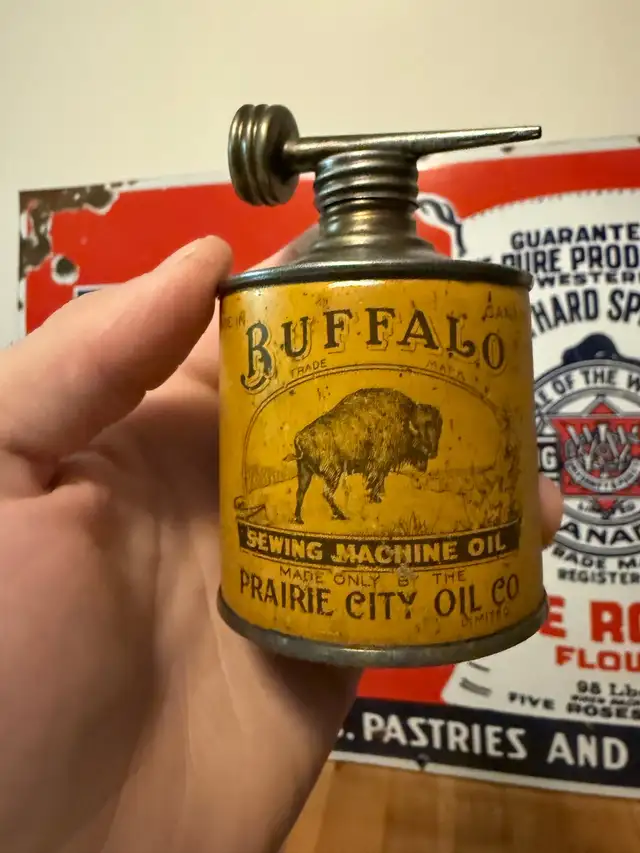looking to buy old signs, gas pumps, oil cans