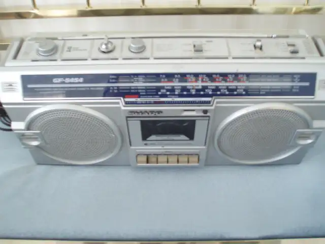 VINTAGE PORTABLE RADIO - BOOMBOX - GHETTO BLASTER