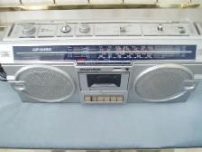 VINTAGE PORTABLE RADIO - BOOMBOX - GHETTO BLASTER
