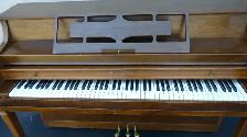 Upright Piano - Photo 2