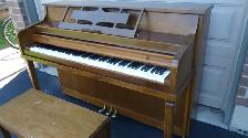 Upright Piano - Photo 6