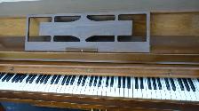Upright Piano - Photo 7