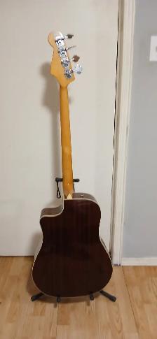 Bass Guitar - Photo 2