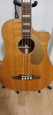 Bass Guitar - Photo 3