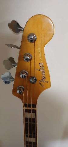 Bass Guitar - Photo 4