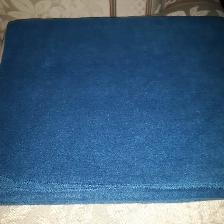 COUVERTE NEUVE DOUCE BLEUE MARIN 4x5 PIEDS 100% POLYESTER $10.00