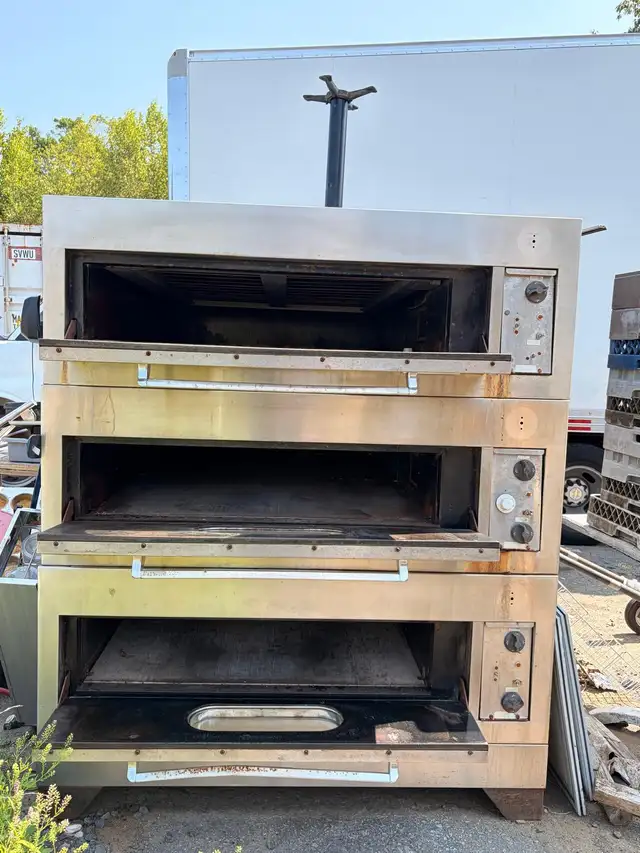 Commercial Heavy-Duty Garland Triple-Deck Pizza & Bake Oven