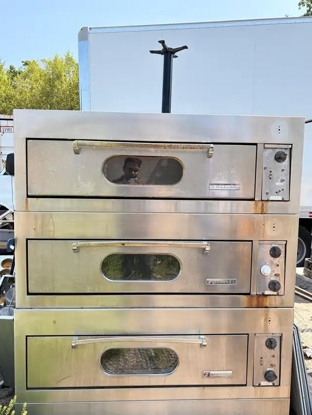 Commercial Heavy-Duty Garland Triple-Deck Pizza & Bake Oven