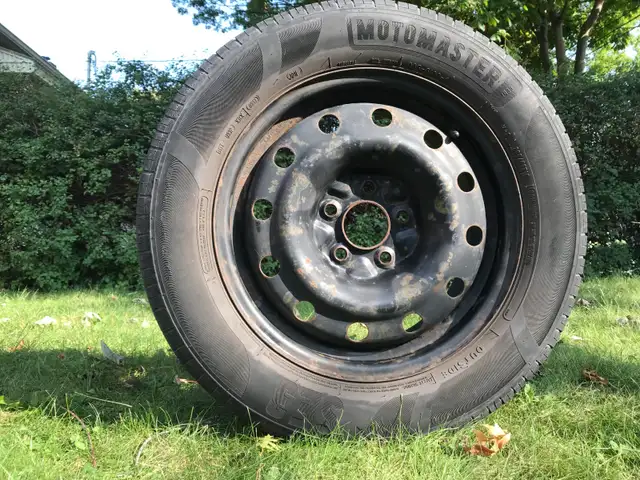 4x Pneus D’été Motomaster SE3 205/65R16   Rims 5x114.3mm