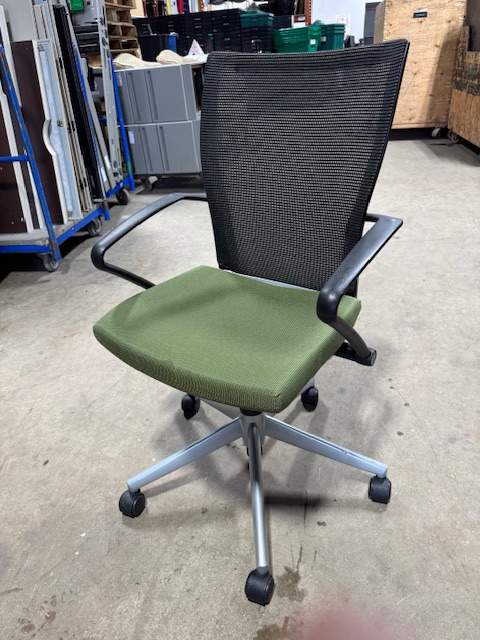 Chairs/Haworth Very Meeting room chairs $89.99/excellent condit