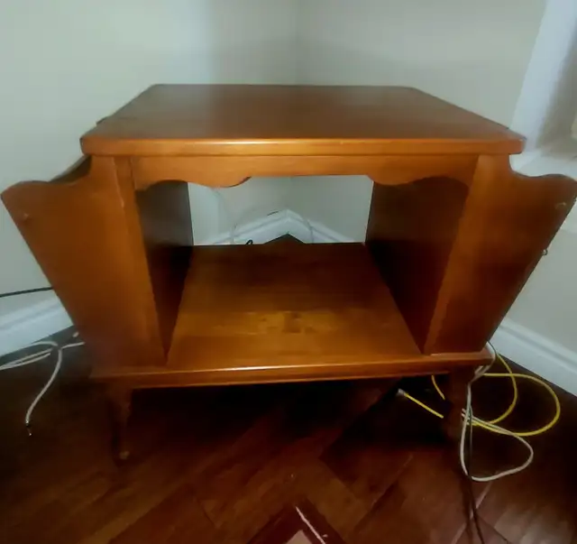 Vintage MCM Solid Wood Occasional / Living Room / End Table
