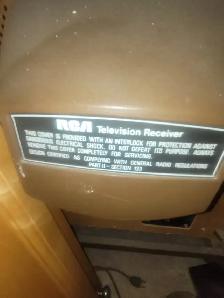 Vintage RCA AccuColor 100 Colour TV – Beautiful Wood Cabinet - Photo 3