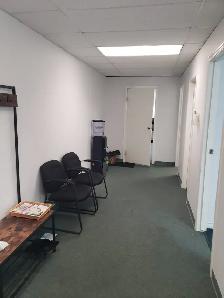 ✨ Multiple Office Spaces Available – Rent Today ✨ - Photo 5