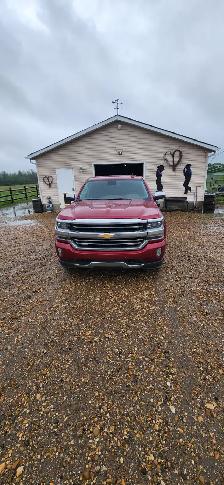 2018 Chevrolet Silverado High Country - Photo 2