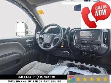 2018 Chevrolet Silverado 1500 Custom / 5.3L V8 / 4WD / Crew Cab - Photo 21