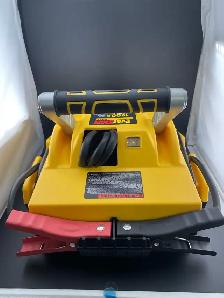 Everstart Max 1200-Peak Amp Jump Starter w/compressor/inverter - Photo 4