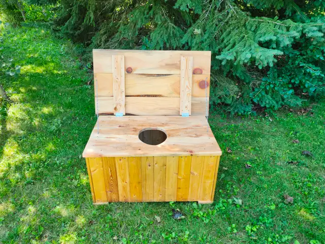 Outdoor Toilet/Thunder Box