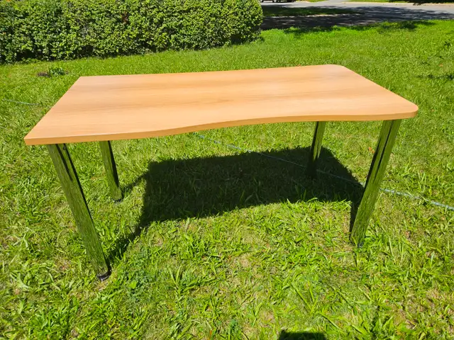 Large desk with removable legs