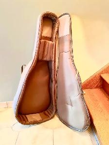 Taylor AeroCase fits Guitar 35 inches. Excellent Travel Case. - Photo 3