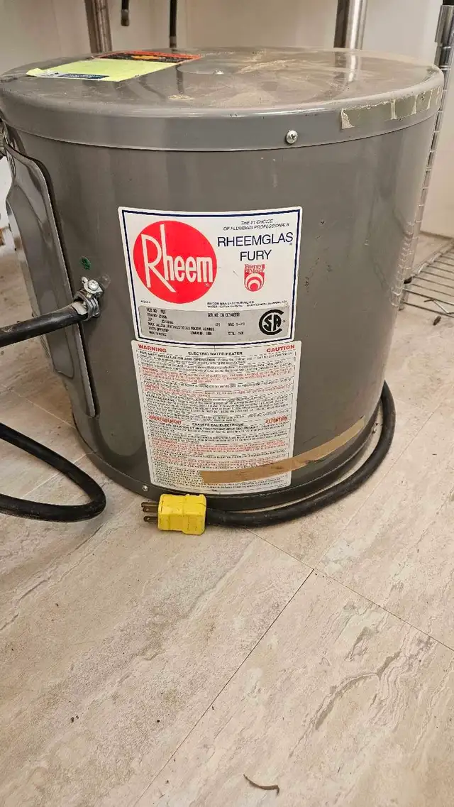 Raheem electric 23 liter hot water tank.Works exc. WILL DELIVER!