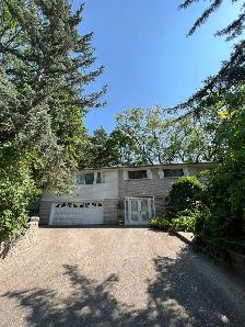 3-4 bedroom house, 2.5 washrooms, 2 parking, close to UTM, 403