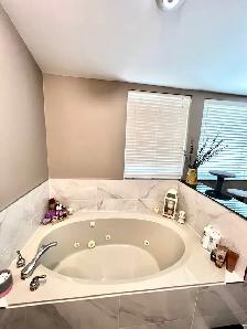 3-4 bedroom house, 2.5 washrooms, 2 parking, close to UTM, 403 - Photo 14