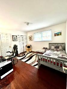 3-4 bedroom house, 2.5 washrooms, 2 parking, close to UTM, 403 - Photo 15