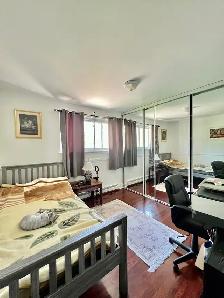 3-4 bedroom house, 2.5 washrooms, 2 parking, close to UTM, 403 - Photo 18