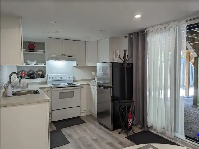SHORT TERM FURNISHED PRIVATE APARTMENT TORONTO