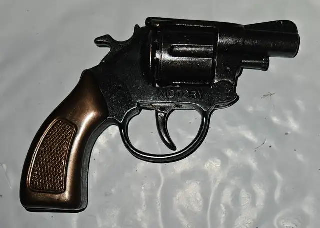 VICTORY Really Nice Secret Agent Die Cast 6 Shooter Cap Pistol
