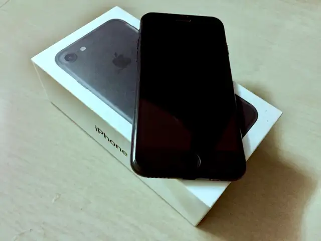 iPhone 7 Like New Condition Unlocked with case
