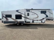 2008 Fleetwood Regal 355RLQS, REAR LIVING COUPLES - Photo 4