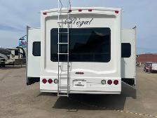 2008 Fleetwood Regal 355RLQS, REAR LIVING COUPLES - Photo 5
