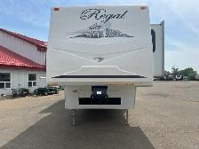 2008 Fleetwood Regal 355RLQS, REAR LIVING COUPLES - Photo 8