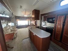 2008 Fleetwood Regal 355RLQS, REAR LIVING COUPLES - Photo 12