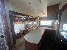 2008 Fleetwood Regal 355RLQS, REAR LIVING COUPLES - Photo 14