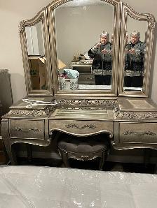 Pulaski Rhianna 6 piece Silver patina Bedroom set