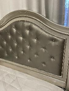 Pulaski Rhianna 6 piece Silver patina Bedroom set - Photo 3