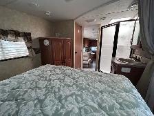 2010 CHAPARRAL 270RKS REAR KITCHEN, COUPLES UNIT - Photo 17