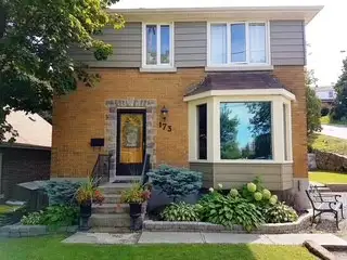 SPACIOUS & BRIGHT 2 BEDROOM APT - QUIET, BEAUTIFUL NEIGHBORHOOD!