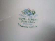 Royal Albert FORGET-ME-NOT fine bone china set for 12 - Photo 3